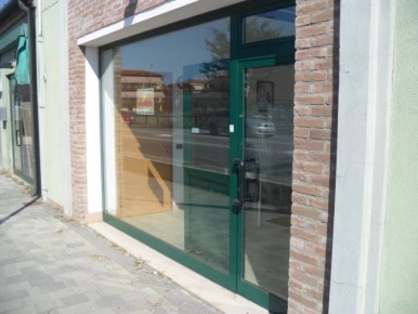 Foto Negozio in Via Romea, Chioggia Sant'Anna, Cavanella d'Adige di 35 m²