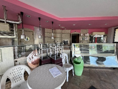 Foto Attività commerciale a Pistoia Candeglia di 79 m² con 4 locali
