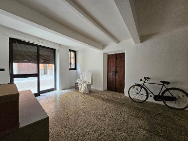 Foto Negozio a Parma Centro Storico di 60 m² con 2 locali in vendita