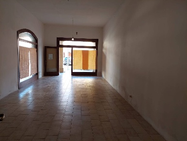 Foto Negozio a Gonzaga Centro di 64 m² con 1 locali in vendita