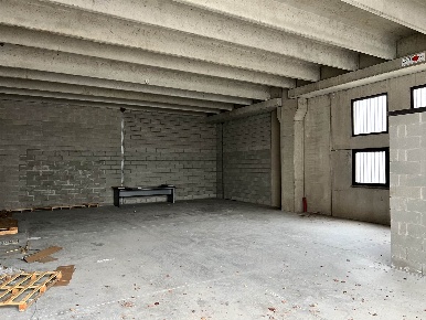 Foto Locale commerciale in Via Nilde Iotti, Pieve Emanuele Centro di 175 m²