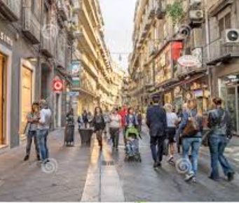 Foto Negozio a Napoli Monte di Dio di 90 m² con 3 locali in affitto
