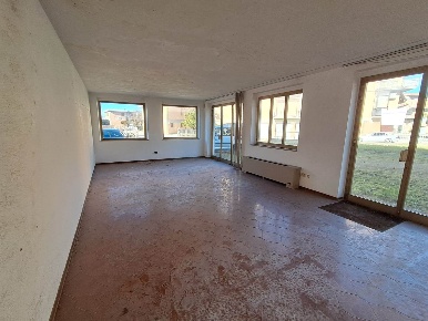 Foto Magazzino a Poggibonsi Abbadia, Campolungo di 917 m² con 5 locali