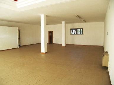 Foto Negozio a Torrita di Siena Centro di 120 m² con 3 locali in affitto