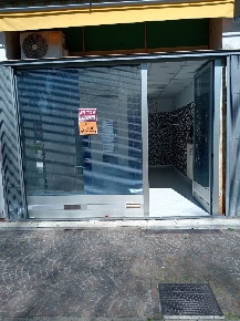 Foto Negozio a Udine Stazione - Europa di 25 m² con 2 locali in vendita