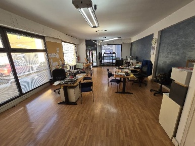 Foto Locale commerciale a Pistoia Piazza della Sala di 103 m² con 1 locali