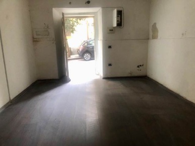 Foto Negozio in Via Papio, Salerno Centro di 25 m² in affitto