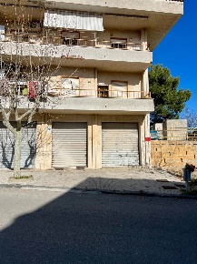 Foto Negozio in VIALE DEI PLATANI, San Cataldo Centro di 40 m² con 1 locali