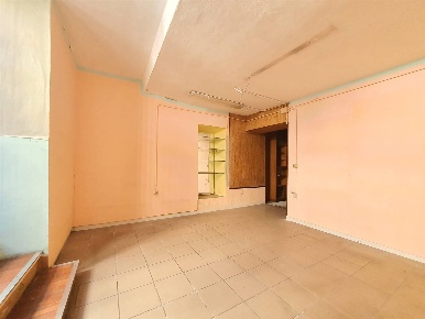 Foto Negozio in via Del Pavone, Viterbo Sacrario - Piazza della Rocca