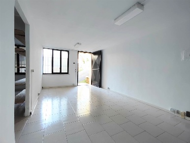 Foto Ufficio in Via Mazzini 14 F, Monterotondo Centro di 42 m² con 2 locali