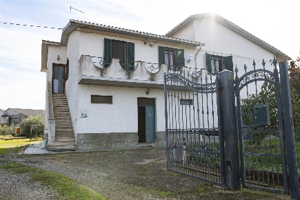 Foto Cessione attività a Campagnatico di 1337 m² con 6 locali in vendita