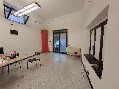Foto Locale commerciale a La Spezia Migliarina di 30 m² con 1 locali