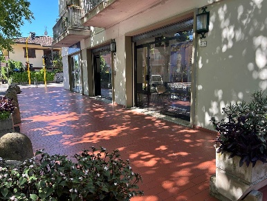 Foto Negozio in VIA SIMONCINI 1, Montecatini-Terme di 70 m² con 1 locali