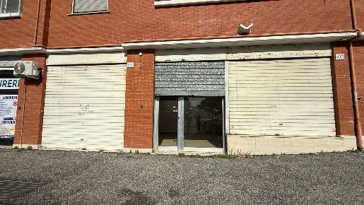 Foto Negozio in Via di Tor san Giovanni 103, Roma Bufalotta di 110 m²