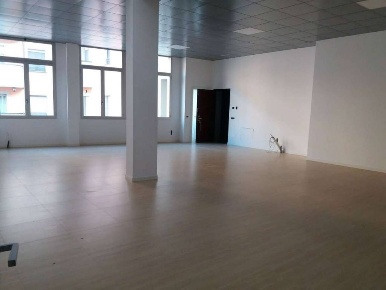 Foto Ufficio in via corso italia, Saronno di 150 m² con 1 locali in affitto