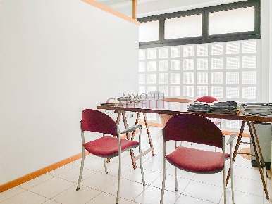 Foto Ufficio a Cesena Centro Urbano di 100 m² con 3 locali in affitto