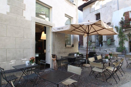 Foto Negozio in Via Paolo Bossi 5, Chiavenna Centro di 45 m² con 1 locali