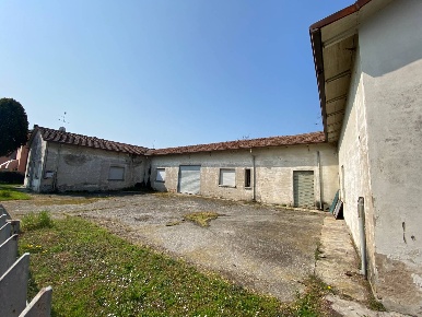 Foto Laboratorio a Moglia Centro di 400 m² con 5 locali in vendita