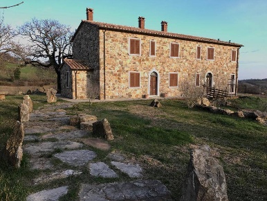 Foto Agriturismo a Semproniano Centro di 500 m² con 12 locali in vendita
