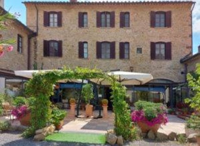 Foto Hotel a Volterra di 504 m² con 20 locali in vendita