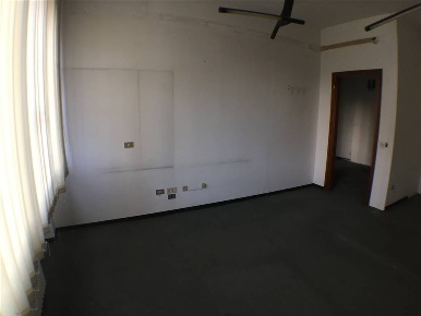 Foto Ufficio a Campi Bisenzio Centro di 75 m² con 3 locali in vendita