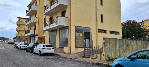 Foto Negozio a Iglesias Centro di 224 m² con 2 locali in vendita
