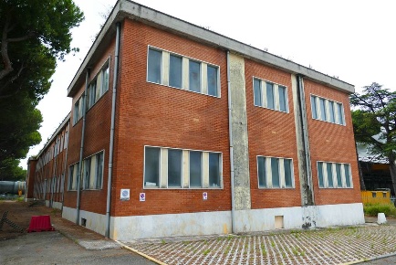 Foto Ufficio in via Dorsale 11, Massa Romagnano di 2000 m² con 20 locali