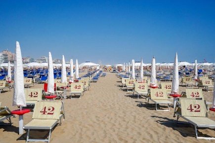 Foto Hotel a Rimini Tripoli Mare di 1500 m² con 44 locali in vendita