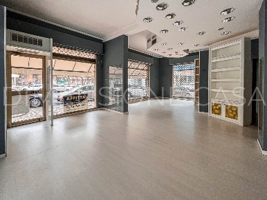 Foto Negozio a Cavezzo di 96 m² con 3 locali in affitto