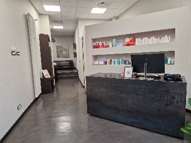 Foto Negozio in Piazza Salvatore Quasimodo 1, Milano Carrobbio di 67 m²