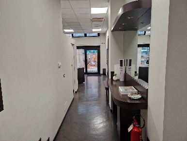 Foto Negozio in Piazza Salvatore Quasimodo 1, Milano Carrobbio di 67 m²