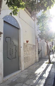 Foto Locale commerciale a Canosa di Puglia Centro di 85 m² con 2 locali
