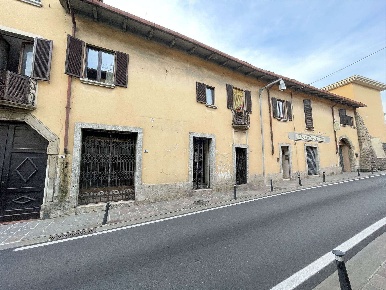 Foto Attività commerciale a Capriate San Gervasio Centro di 108 m²