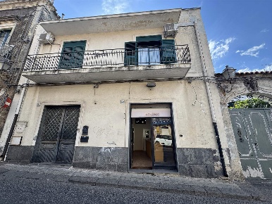Foto Negozio a Trecastagni di 30 m² con 2 locali in affitto