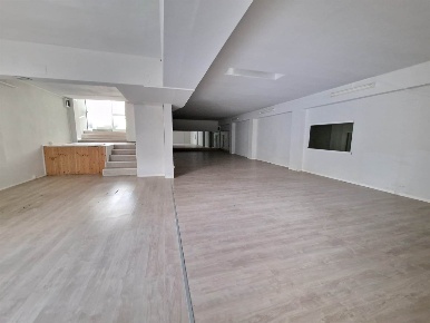 Foto Locale commerciale a Ragusa San Luigi - Archimede di 210 m² in vendita