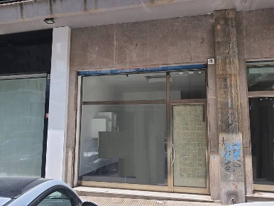 Foto Negozio in Via Kennedy 15, Caltanissetta Centro di 88 m² con 1 locali