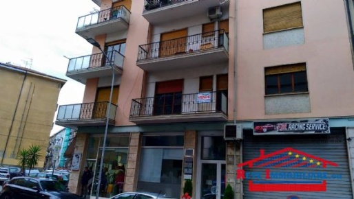 Foto Ufficio in via de donato, Cosenza Centro di 104 m² con 5 locali