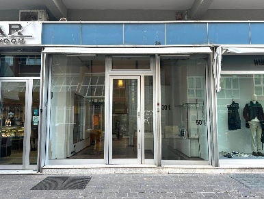 Foto Negozio in via Nazario Sauro 28, Lecce Mazzini di 180 m² con 2 locali