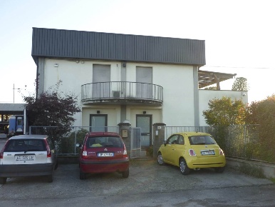 Foto Ufficio a Gattatico di 300 m² con 9 locali in vendita