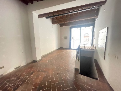 Foto Negozio a Pistoia Centro Storico di 61 m² con 2 locali in vendita