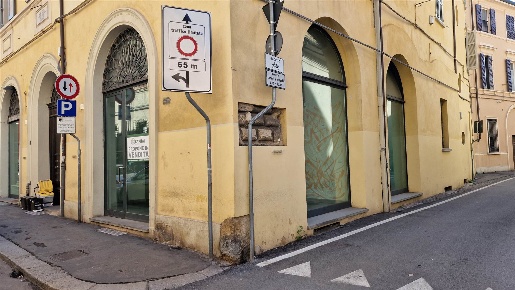 Foto Negozio a Forlì Centro Storico di 216 m² con 3 locali in vendita