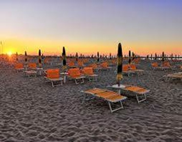 Foto Hotel a Rimini Viserbella di 3000 m² con 99 locali in vendita