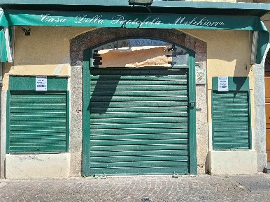 Foto Negozio a Salerno Centro Storico - Teatro Verdi di 30 m² con 1 locali