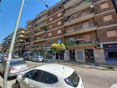 Foto Negozio in viale lincoln 111, Caserta Lincoln di 40 m² con 2 locali