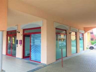 Foto Negozio in Piazza Sella, Lessona Centro di 80 m² con 1 locali
