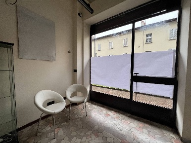 Foto Negozio in Via Trieste, Sondrio Centro di 18 m² con 1 locali