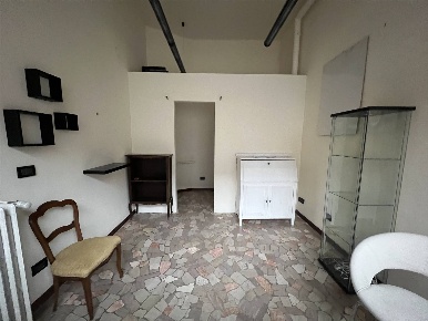 Foto Negozio in Via Trieste, Sondrio Centro di 18 m² con 1 locali