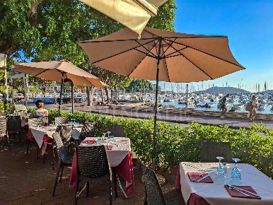 Foto Locale commerciale a Lerici Pugliola, Solaro di 137 m² con 4 locali