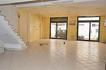 Foto Attività commerciale in Via Carlo Poerio 104, Castellana Grotte