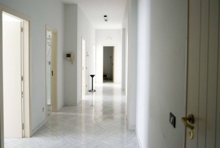 Foto Ufficio a Trani di 110 m² con 4 locali in vendita